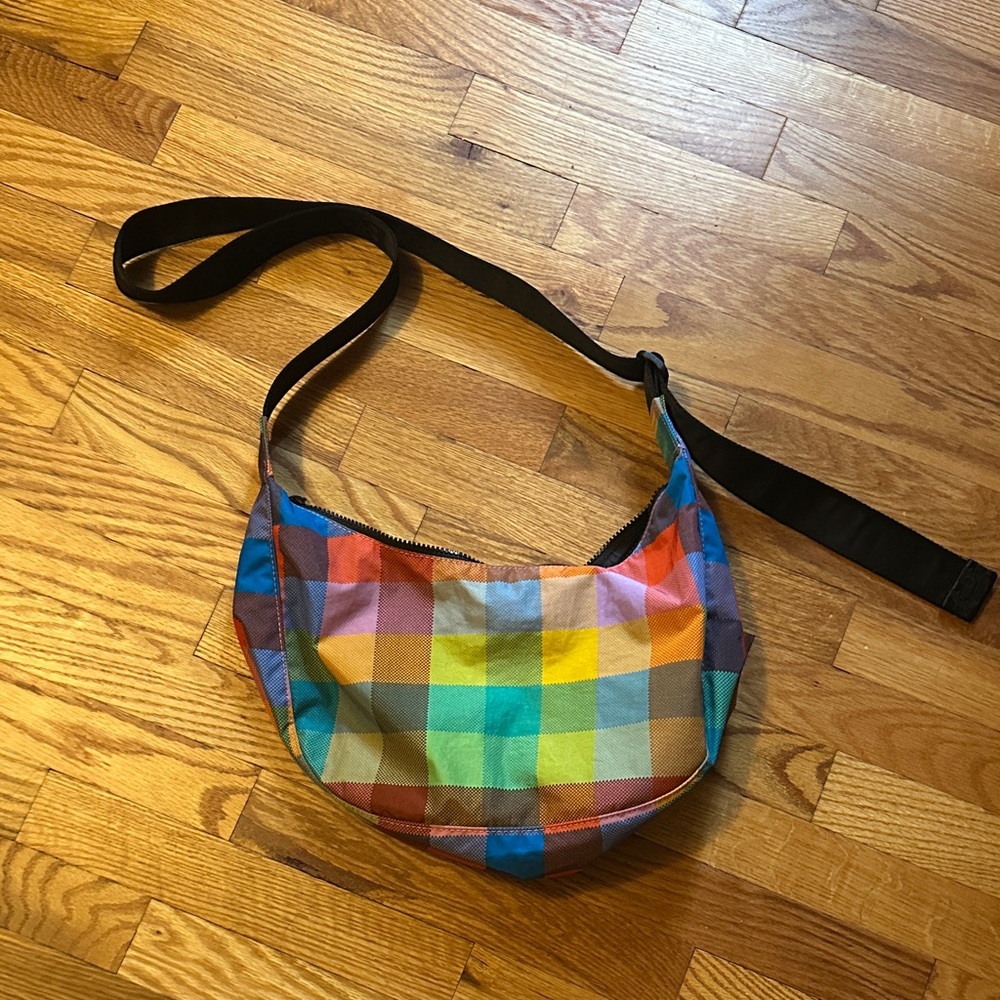 baggu madeas medium crescent nwot